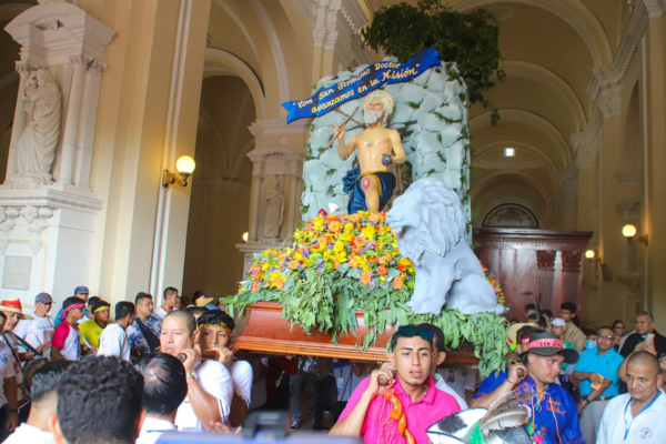 Comunidad evangélica y católica alistan festividades religiosas en varios municipios del país