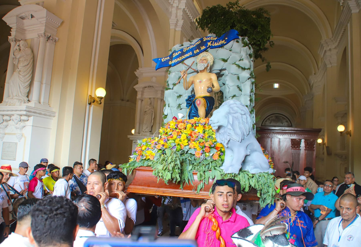 Comunidad evangélica y católica alistan festividades religiosas en varios municipios del país