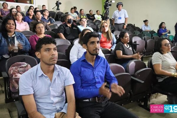 MINED capacita a la comunidad educativa en alimentación saludable y huertos escolares