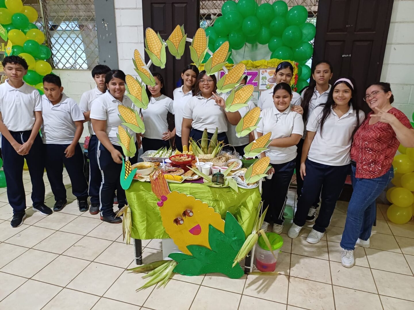 Estudiantes celebran el Día Nacional del Maíz con ferias gastronómicas