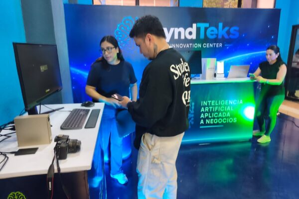Congreso interuniversitario fortalece la innovación tecnológica entre estudiantes y empresas
