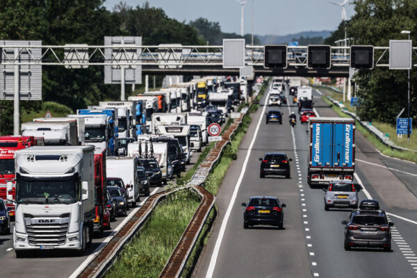 El combustible caro lleva a los neerlandeses a abastecerse en países vecinos