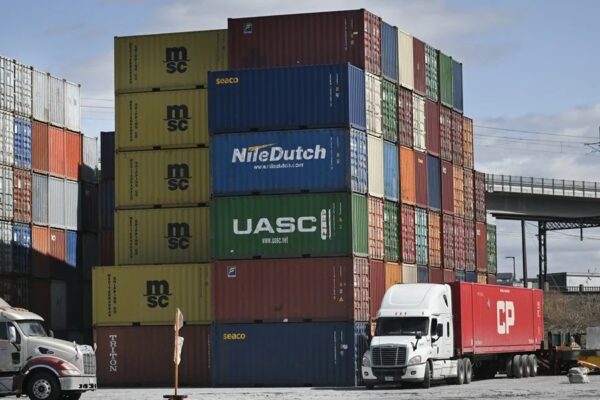 EEUU prohíbe importaciones canadienses por mil millones de dólares