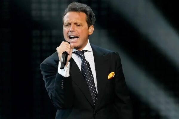 Luis Miguel cena en privado en Nueva York y recibe una visita inesperada: Mijares fue a saludarlo