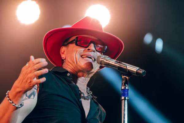 Elvis Crespo habla de su relación con el alcohol: “Estaba acabando con mi vida”