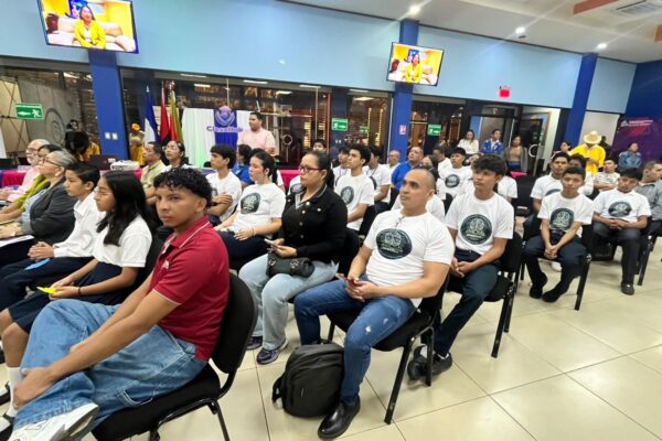 Estudiantes crean soluciones para aprender mejor en Joven Tech