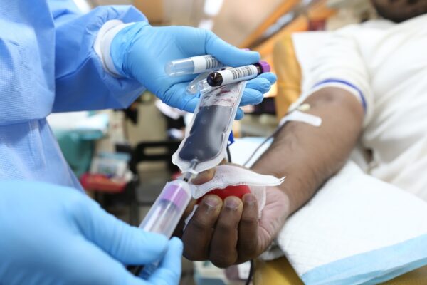 Permiten en Brasil donaciones de sangre a mayores de 70 años