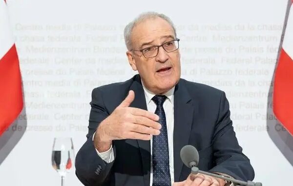 Dimitió el presidente de Suiza