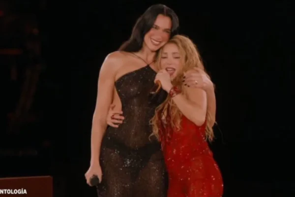 Dua Lipa sorprende junto a Shakira en Madrid con un emotivo dueto de “Antología”