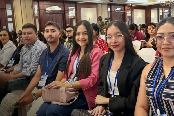 Estudiantes de la UCN analizan los retos del entorno empresarial en congreso