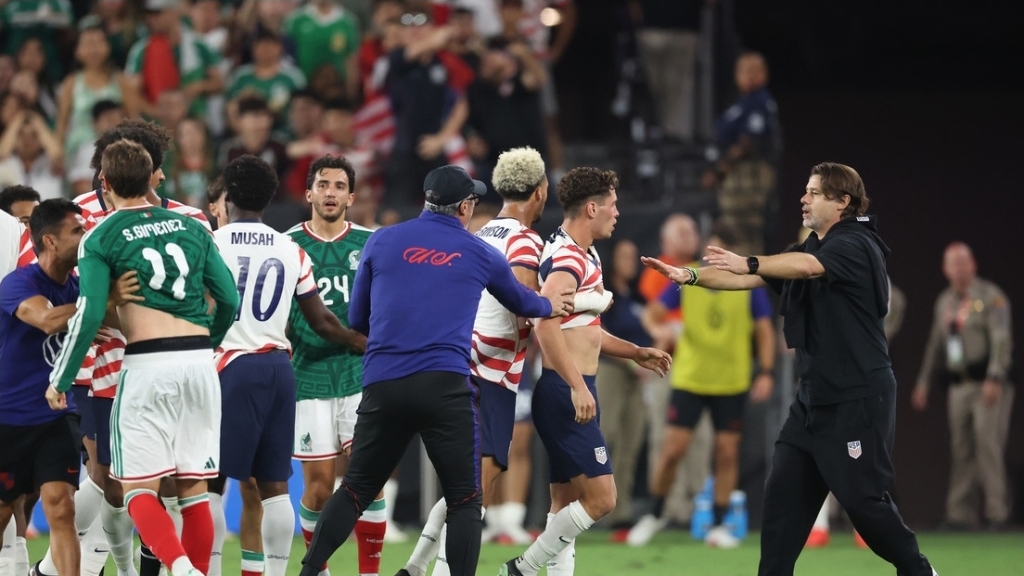 La doble bofetada que encendió el partido México-EE.UU