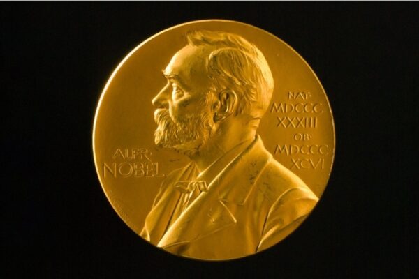 Controlar el cerebro con luz: tres científicos ganan el Nobel de Medicina por una técnica revolucionaria