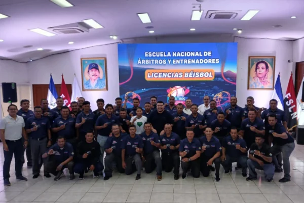 Árbitros nicaragüenses de béisbol se profesionaliza con miras a torneos internacionales