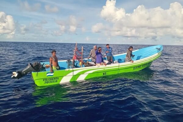 Tras 23 días a la deriva rescatan en Guatemala a cinco pescadores de Masachapa