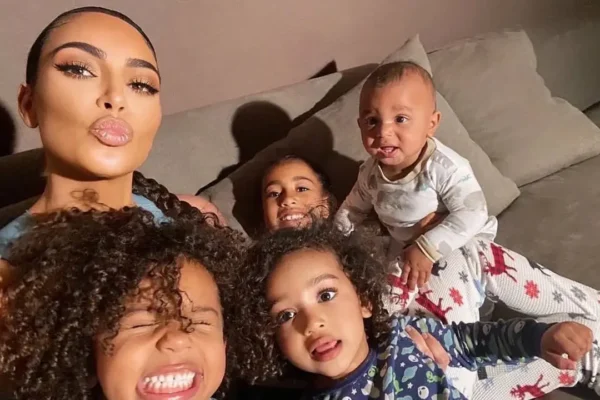 Kim Kardashian revela cuántas niñeras necesita para cuidar a sus cuatro hijos