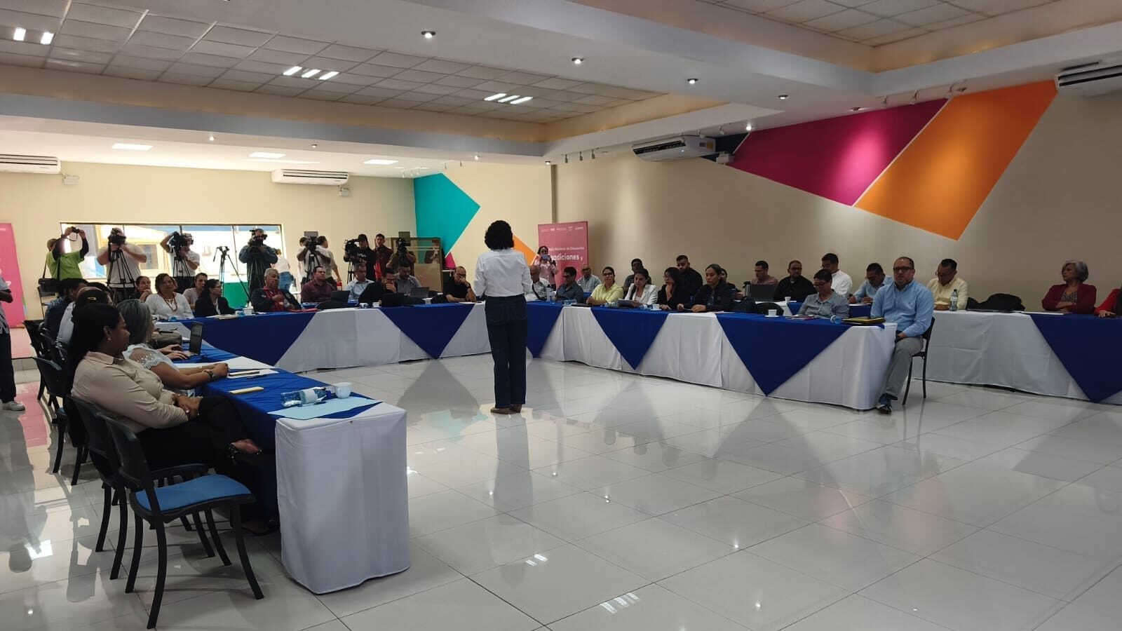 Validan ejes de la Estrategia Nacional de Educación 2027-2030 en encuentro técnico