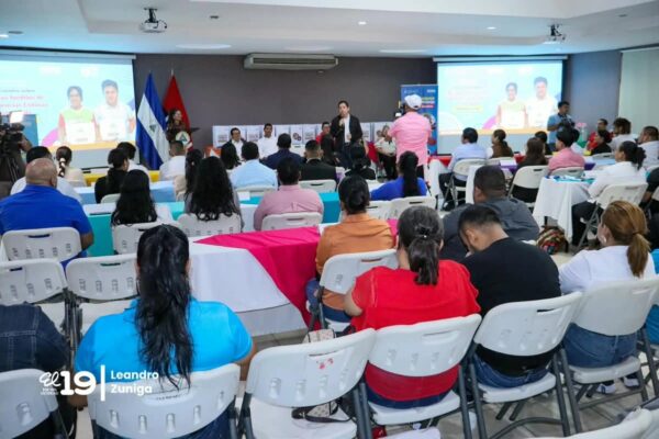 Docentes presentan experiencias innovadoras para fortalecer enseñanza del inglés