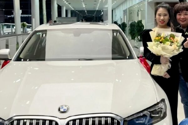 Jefa china regala BMW a sus empleados por esta razón