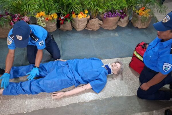 Bomberos Unidos refuerzan conocimientos en atención médica de emergencia