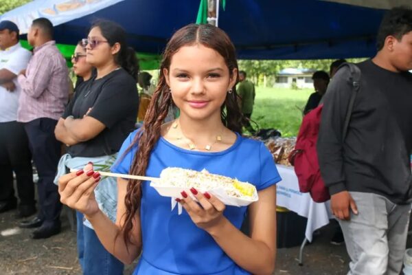 Emprendedores de Managua saludan el Día de la Resistencia Indígena con la Feria Raíces de Maíz