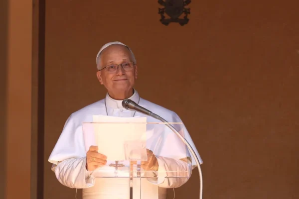 El papa será hospitalizado el martes para ser operado