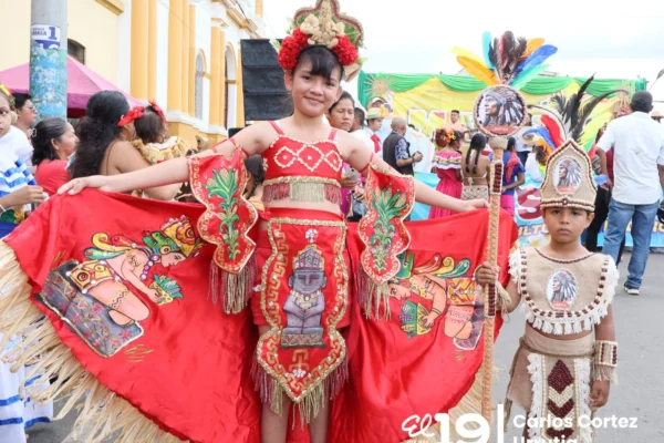 Masaya celebra sus raíces ancestrales, identidad y cultura nacional con desfile de huipiles y marimbas