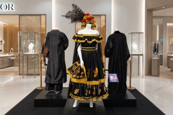 Traje nicaragüense Baile de las Negras en evento de Seda Tailandesa