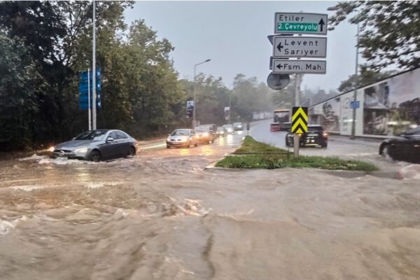 Severas inundaciones colapsan la principal ciudad de Turquía