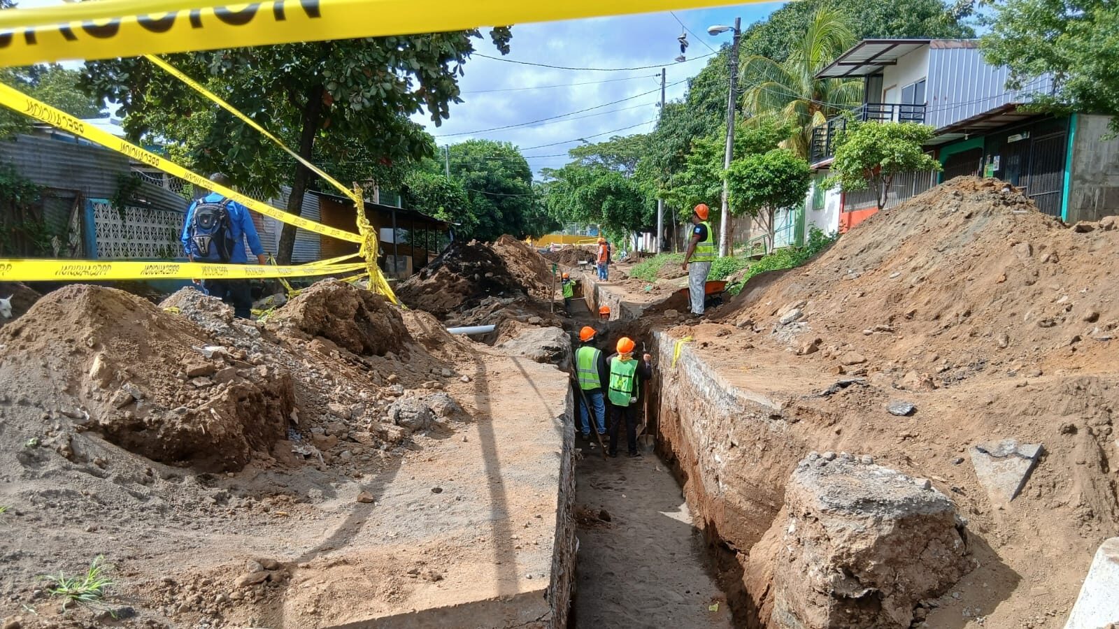 Pobladores de los barrios 30 de Mayo y Eduardo Contreras de Managua beneficiados con obras de saneamiento