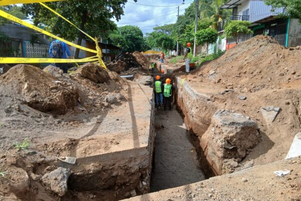 Pobladores de los barrios 30 de Mayo y Eduardo Contreras de Managua beneficiados con obras de saneamiento