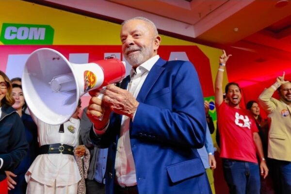 Lula sube la apuesta por la Presidencia y anuncia otra reforma constitucional