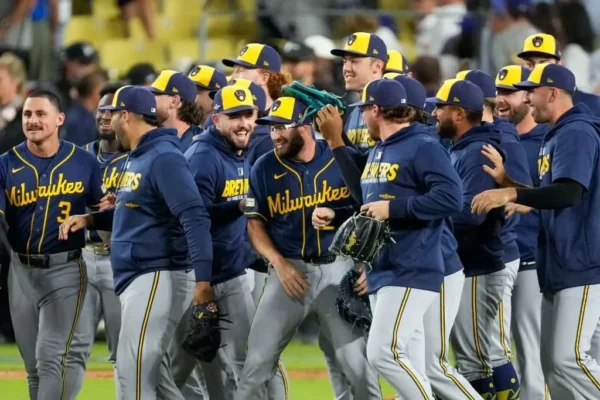 Milwaukee jugará su primera Serie Mundial en 44 años