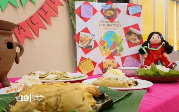 Estudiantes celebran el Día Mundial de la Alimentación con muestras gastronómicas