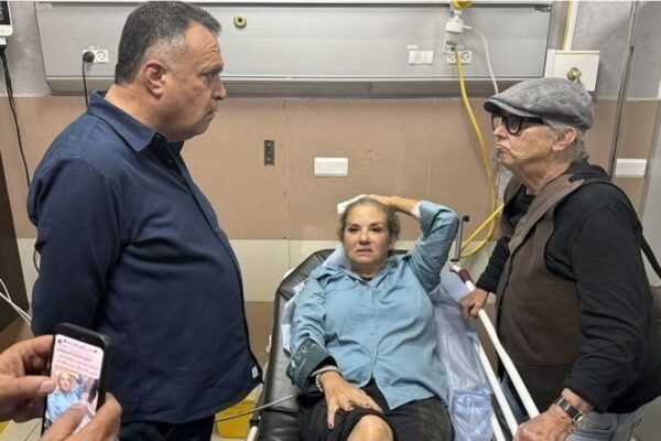 Colonos israelíes atacan a palestinos y a fotoperiodista del Washington Post