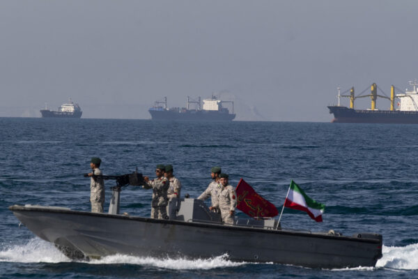 AUDIO: Así advierte Irán a los buques que intentan cruzar el estrecho de Ormuz