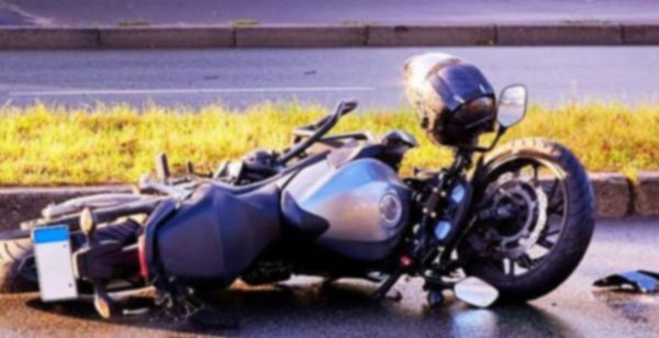 Motorizado muere tras impactar el liviano vehículo contra un camión en Río Blanco