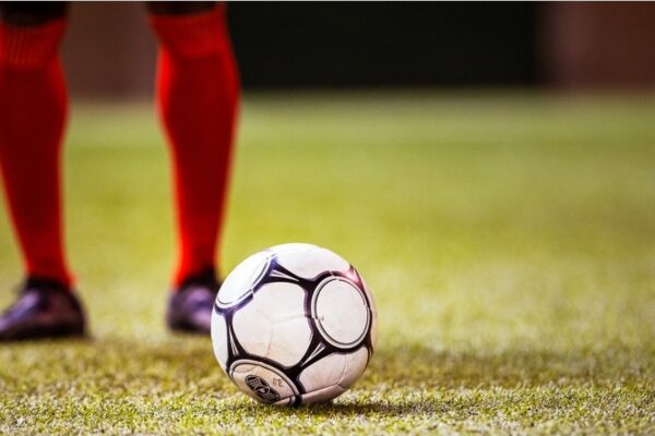 Futbolista muere tras descompensarse en pleno partido
