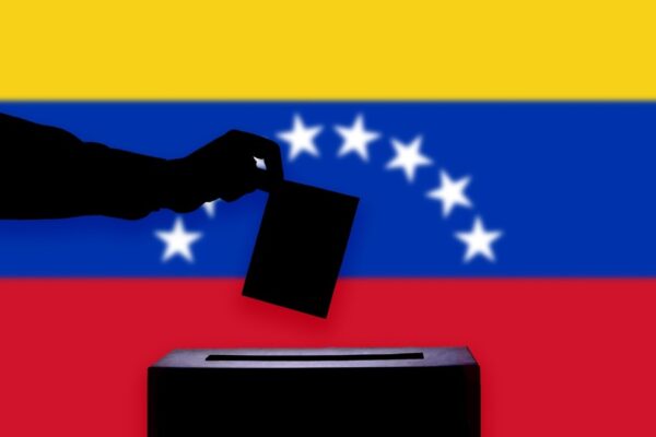 Trump responde si le gustaría que Delcy Rodríguez se enfrente a Machado en una elección