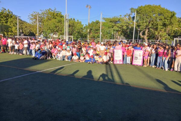 Comuna capitalina promueve la prevención del cáncer de mama con jóvenes deportistas