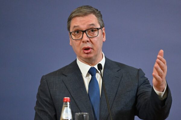 Expresidente serbio Vucic reconoce la derrota electoral de su alianza y vaticina sanciones antirrusas