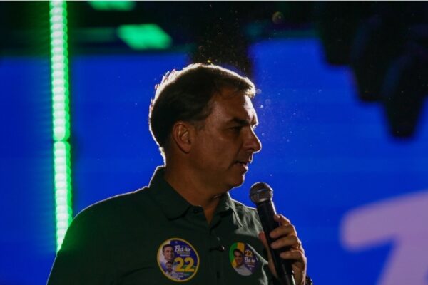 Flávio Bolsonaro no reconoce su derrota y dice que solicitará la anulación de las elecciones