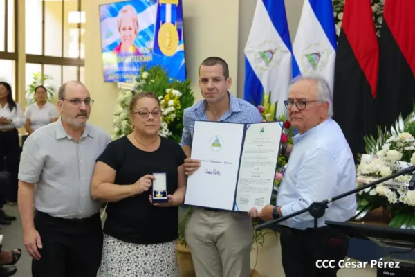 Otorgan póstumamente la Orden Rubén Darío a Coleen Littlejohn